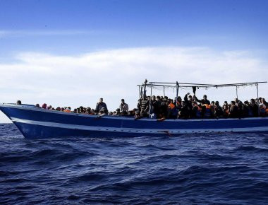 Εκατοντάδες μετανάστες διασώθηκαν στα ανοικτά της Ισπανίας